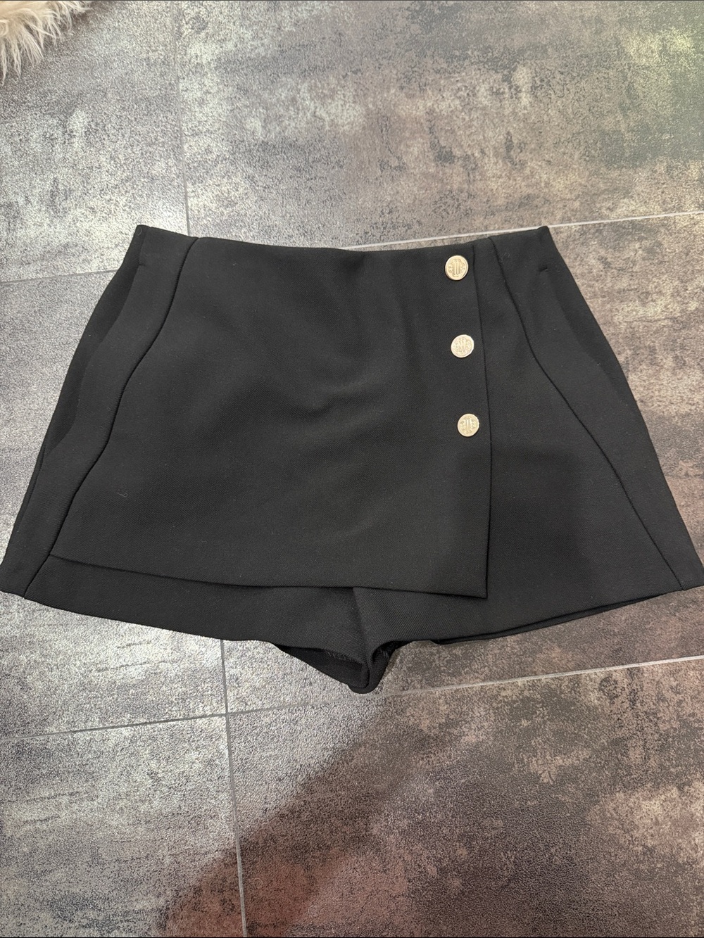 EUC Make black skort/short for women 40/8